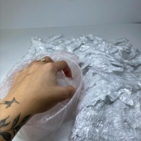 CUFFIETTA IN PLASTICA MONOUSO (50 PZ) - immagine 3