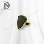 anello triangolare nero