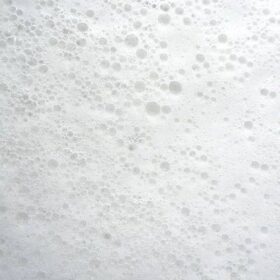 Schiuma detergente micellare